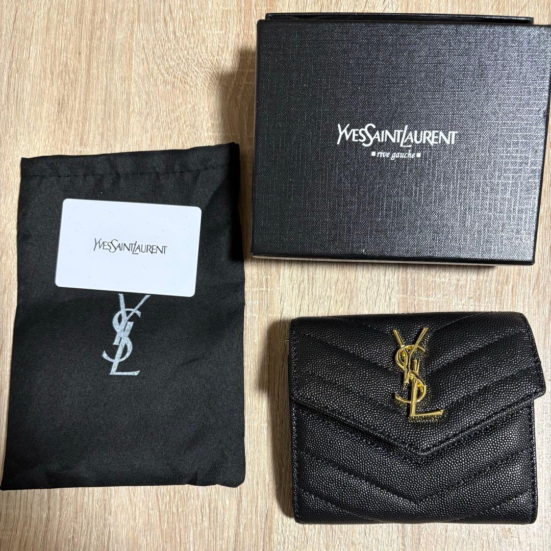 Yves Saint Laurent イブサンローラン カサンドラ 三つ折り財布
