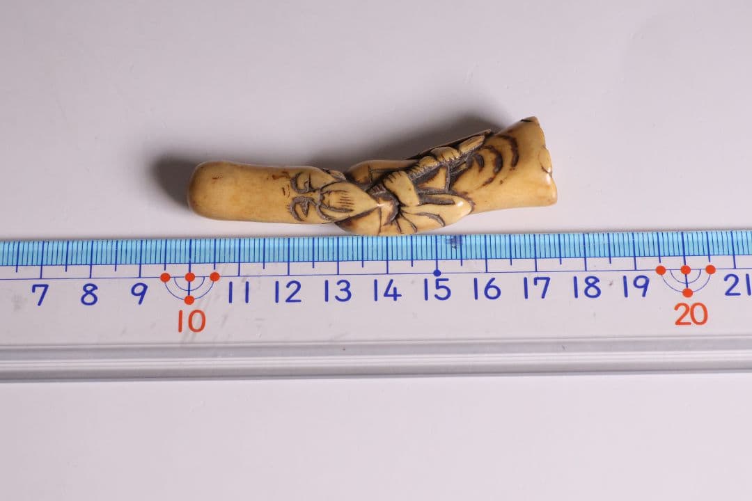 時代 堤物 根付 鹿角 老人 筆 仙人 人物 彫刻 提げ物【CM259】