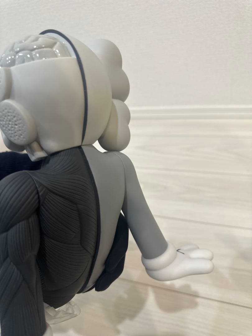 original fake kaws companion カウズ フィギュア