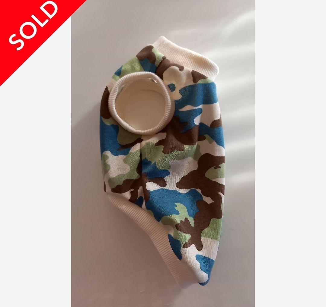 迷彩柄の犬の服