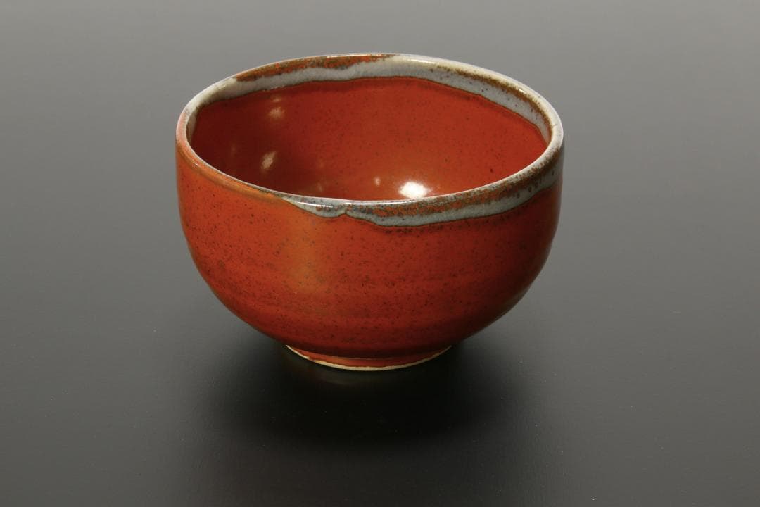 赤い陶器の茶碗 木箱付き