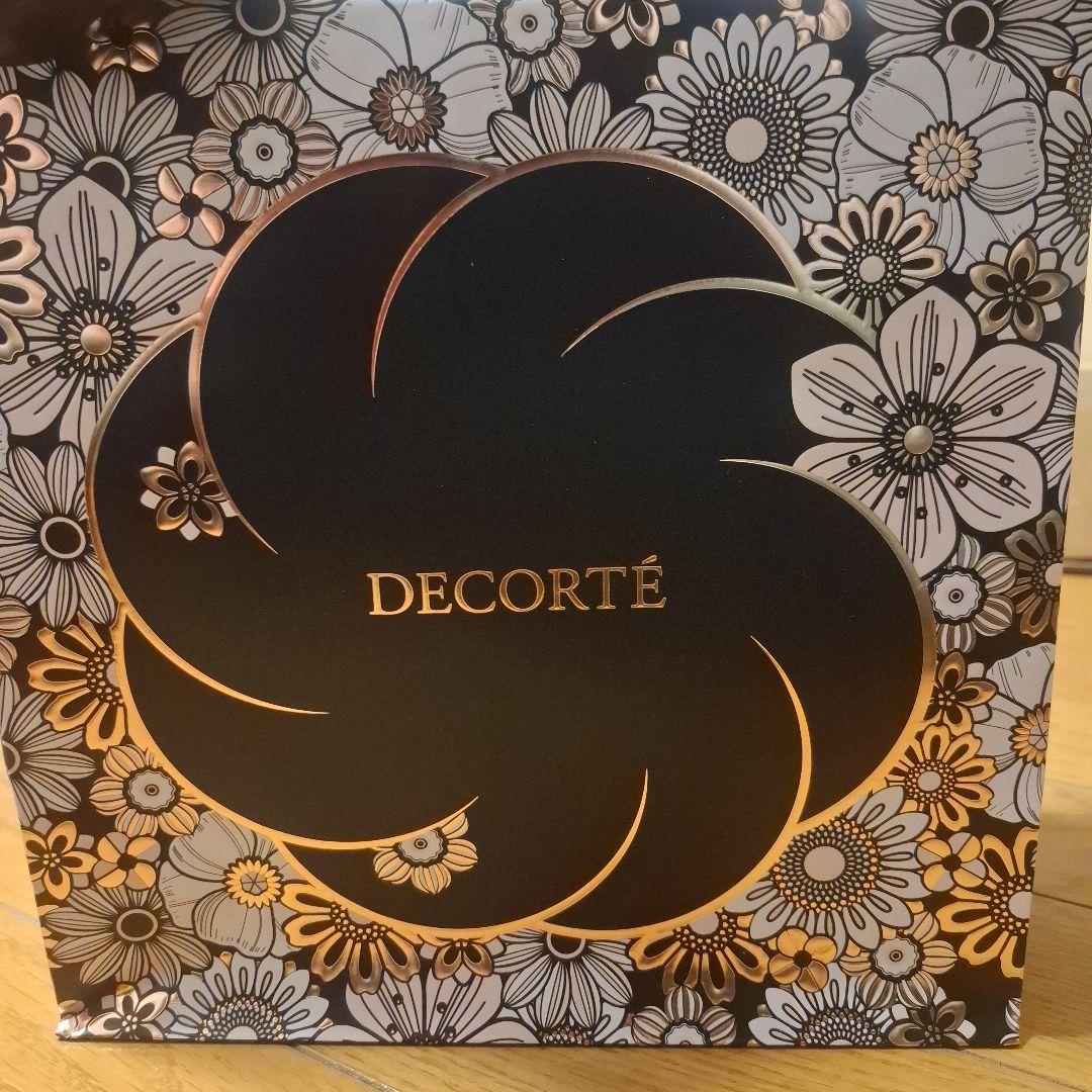 COSME DECORTE　2025 クリスマスコフレ