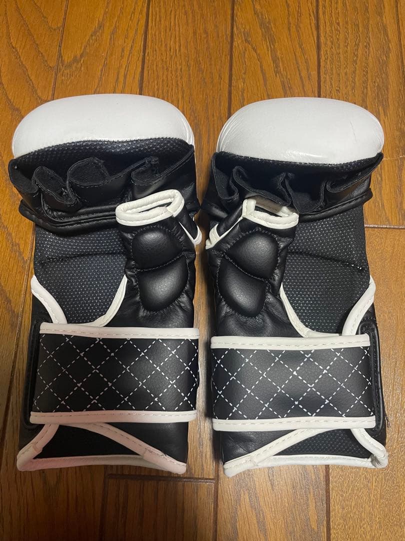 COMBAT SPORTS オープンフィンガーグローブ