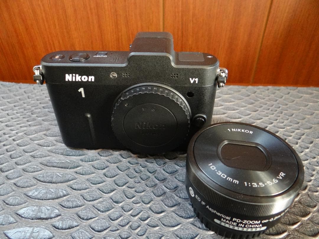 ニコンNikon1 V1 ブラックボディ パワーズームレンズ ショット数4313