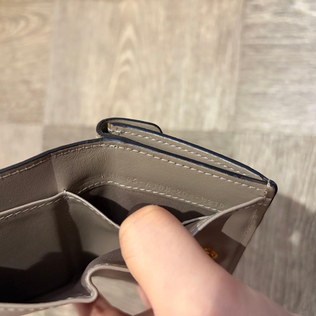 1/22まで限定価格　FENDI フェンディ　財布　マイクロ三つ折り財布