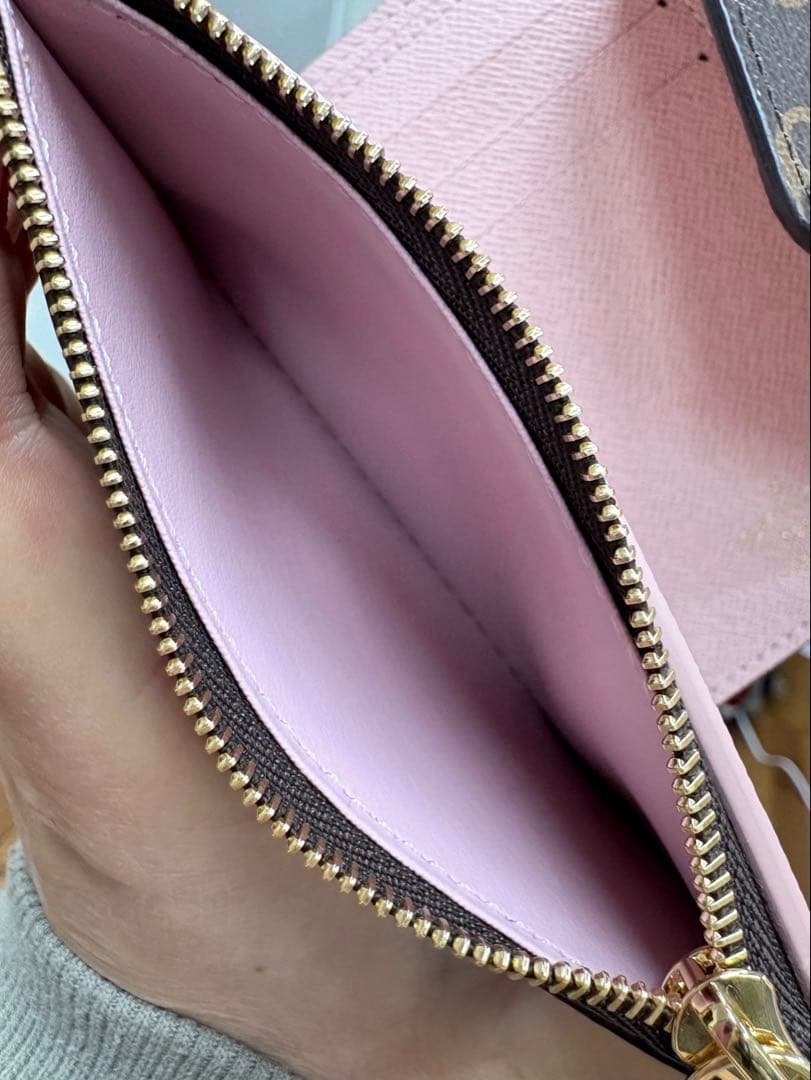 LOUIS VUITTON ポルトフォイユ・ヴィクトリーヌモノグラム　ピンク