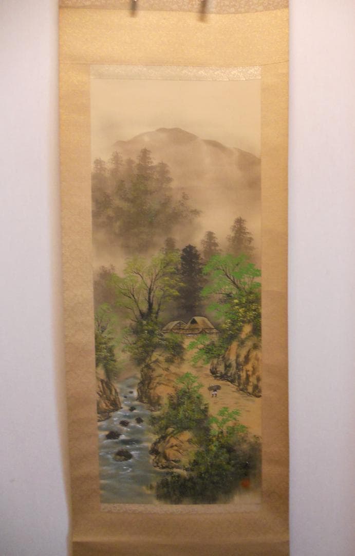 掛け軸 秀月 淡彩山水 絹本 希少 軸装 茶道具 掛軸 美品 です。