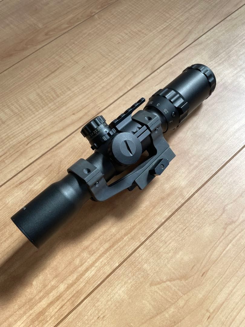 東京マルイ イルミネーテッド ショートズームスコープ（1.5～4倍）