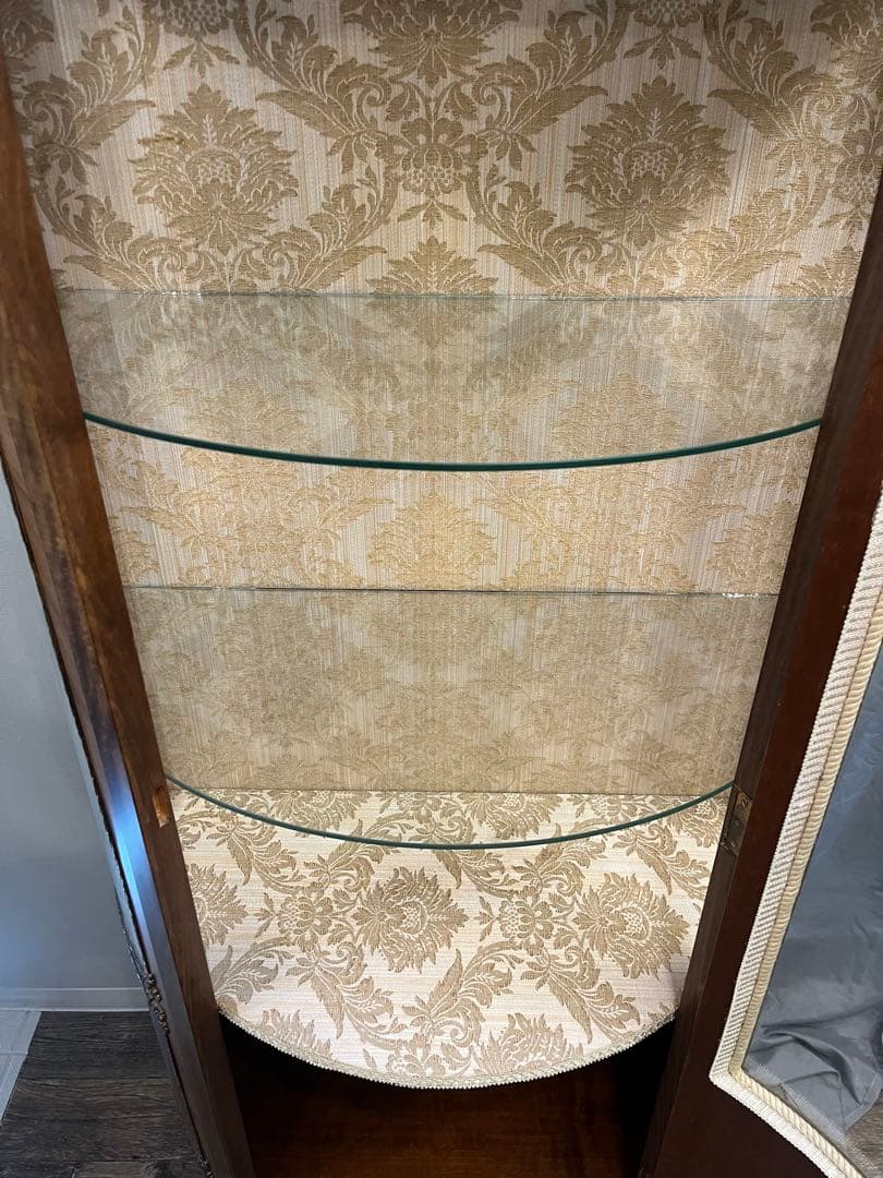 【イタリア製】 ガラスキャビネット ３面ガラス 飾り棚 象嵌細工 猫脚