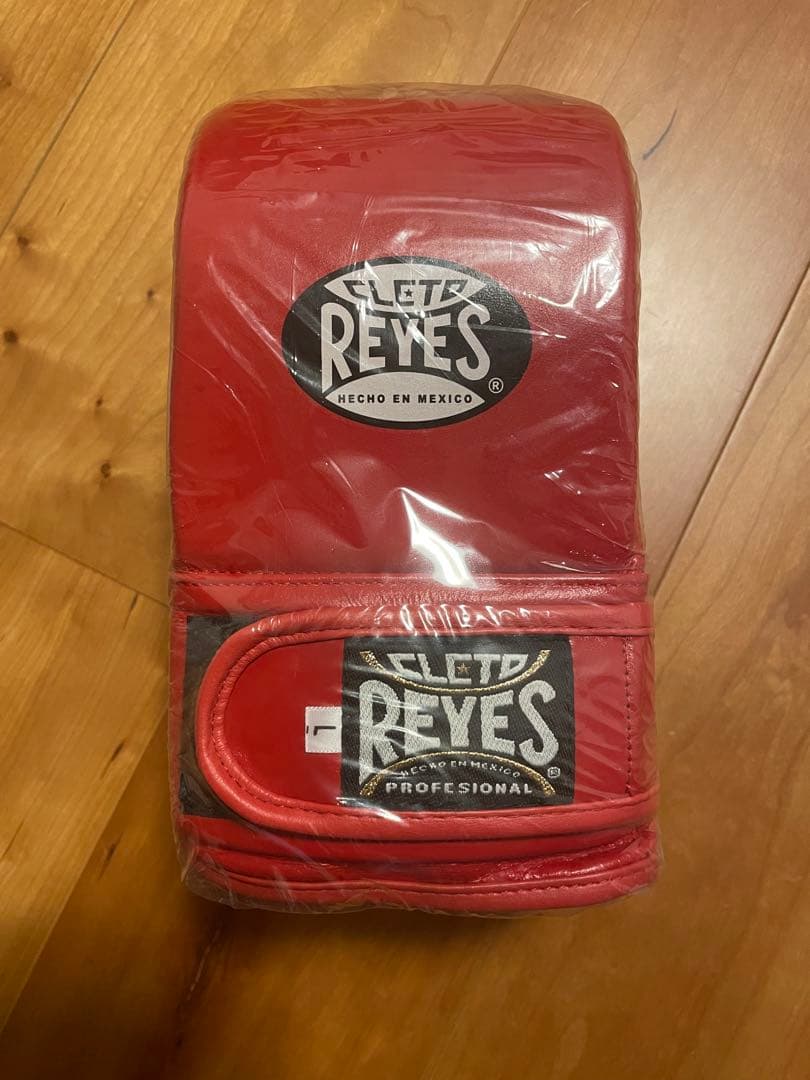新品未使用　レイジェス　パンチンググローブ　赤　レッド　REYES ボクシング