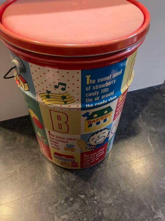 ハローキティ　サンリオくじ　椅子　缶　景品　昭和　レア