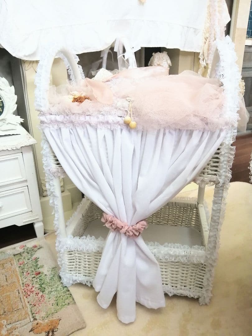白ラタン♡たっぷり収納♡ホワイト家具♡フリル♡レース♡ミルクペイント♡