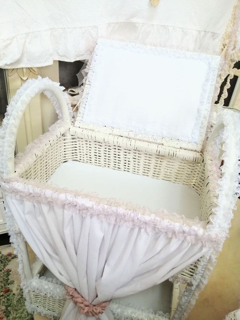 白ラタン♡たっぷり収納♡ホワイト家具♡フリル♡レース♡ミルクペイント♡