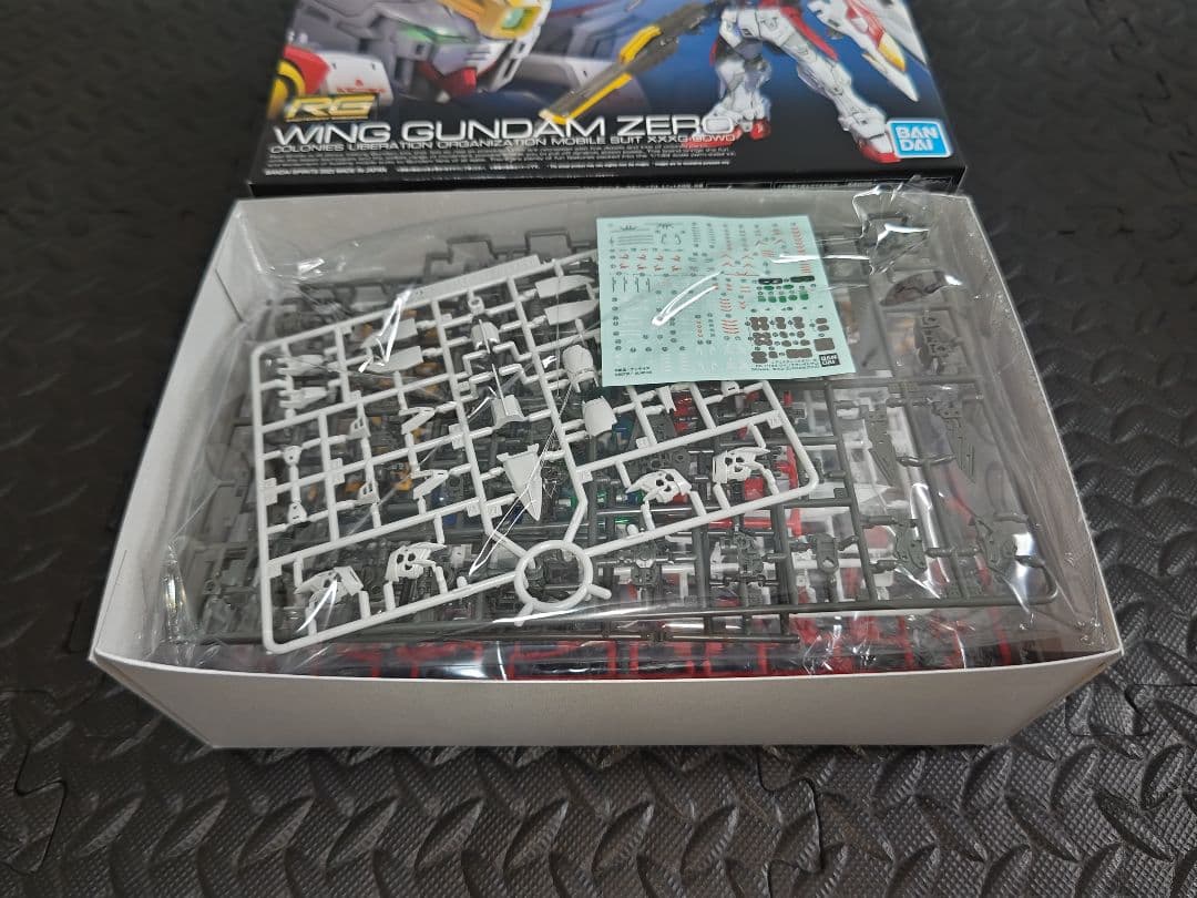 新品未使用 RG XXXG-00W0 ウイングガンダムゼロ 未組立