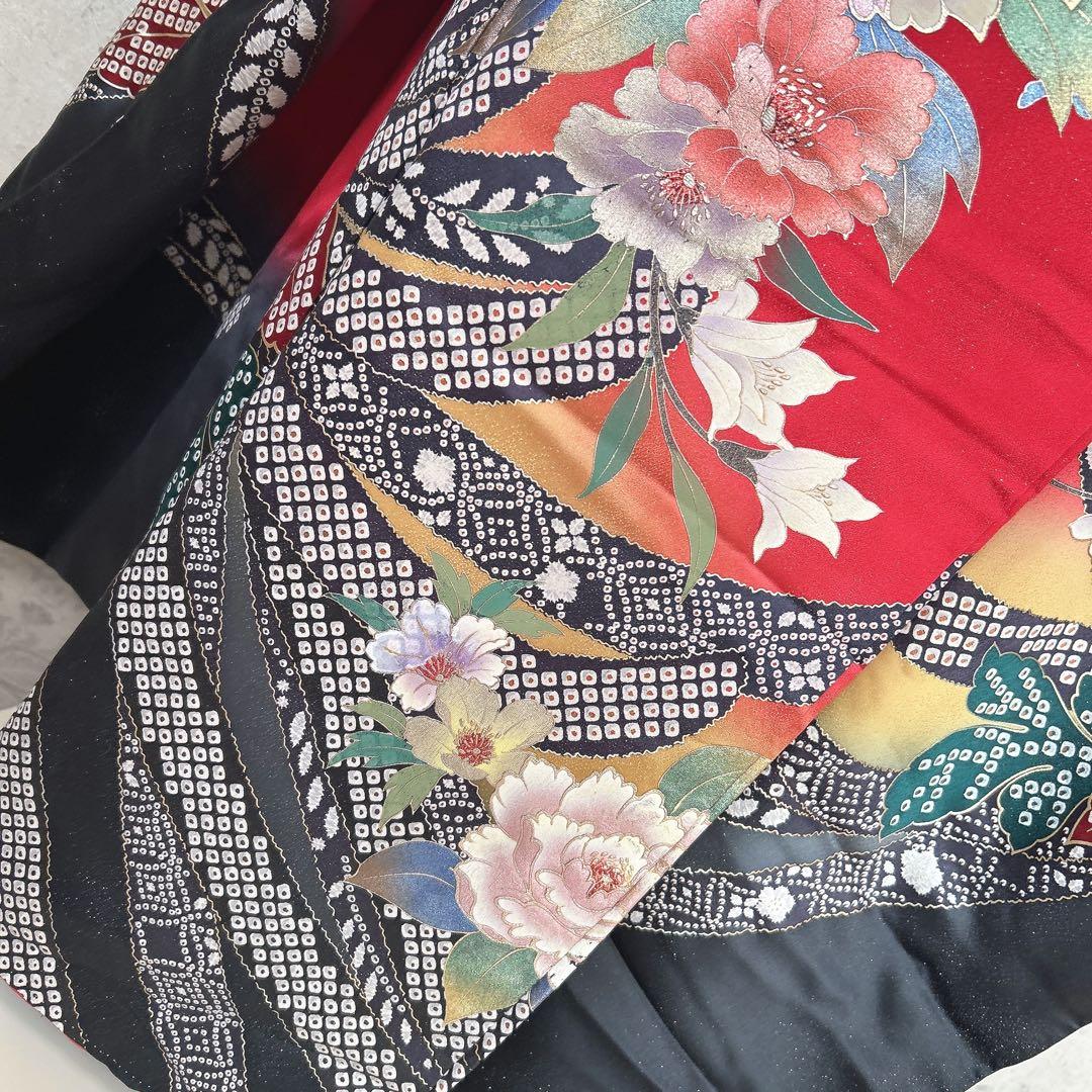 振袖　フルセット　正絹　赤　黒　華やか　ボタン　古典柄　かっこいい系　k3