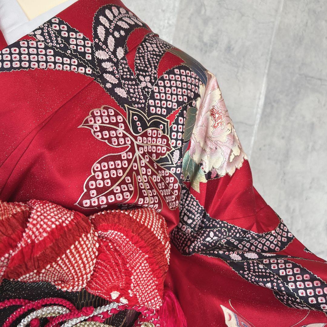 振袖　フルセット　正絹　赤　黒　華やか　ボタン　古典柄　かっこいい系　k3