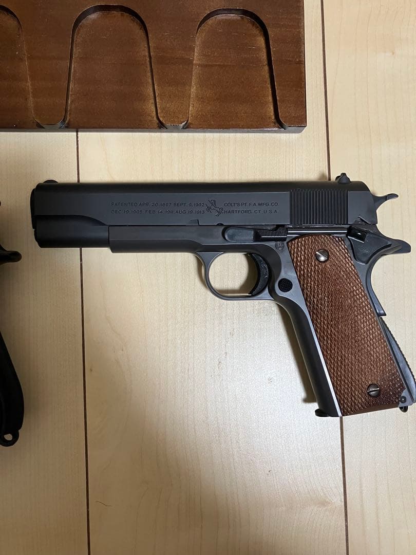 【たかちん】コルトガバメント & ベレッタハンドガンセット&木製スタンド