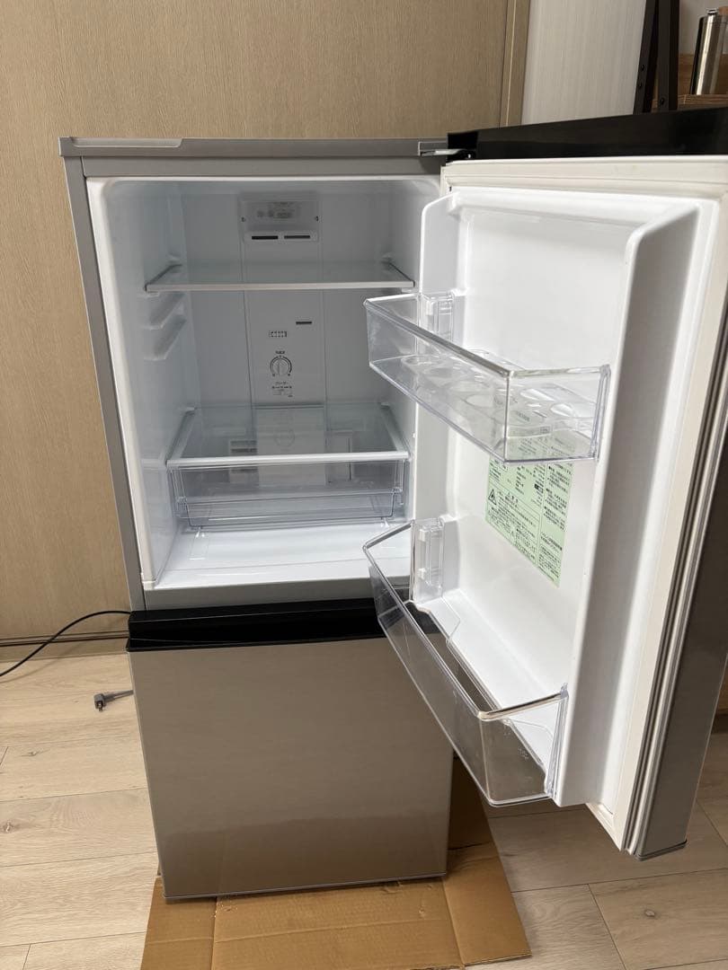 シルバー冷蔵庫 コンパクト 冷凍庫付き
