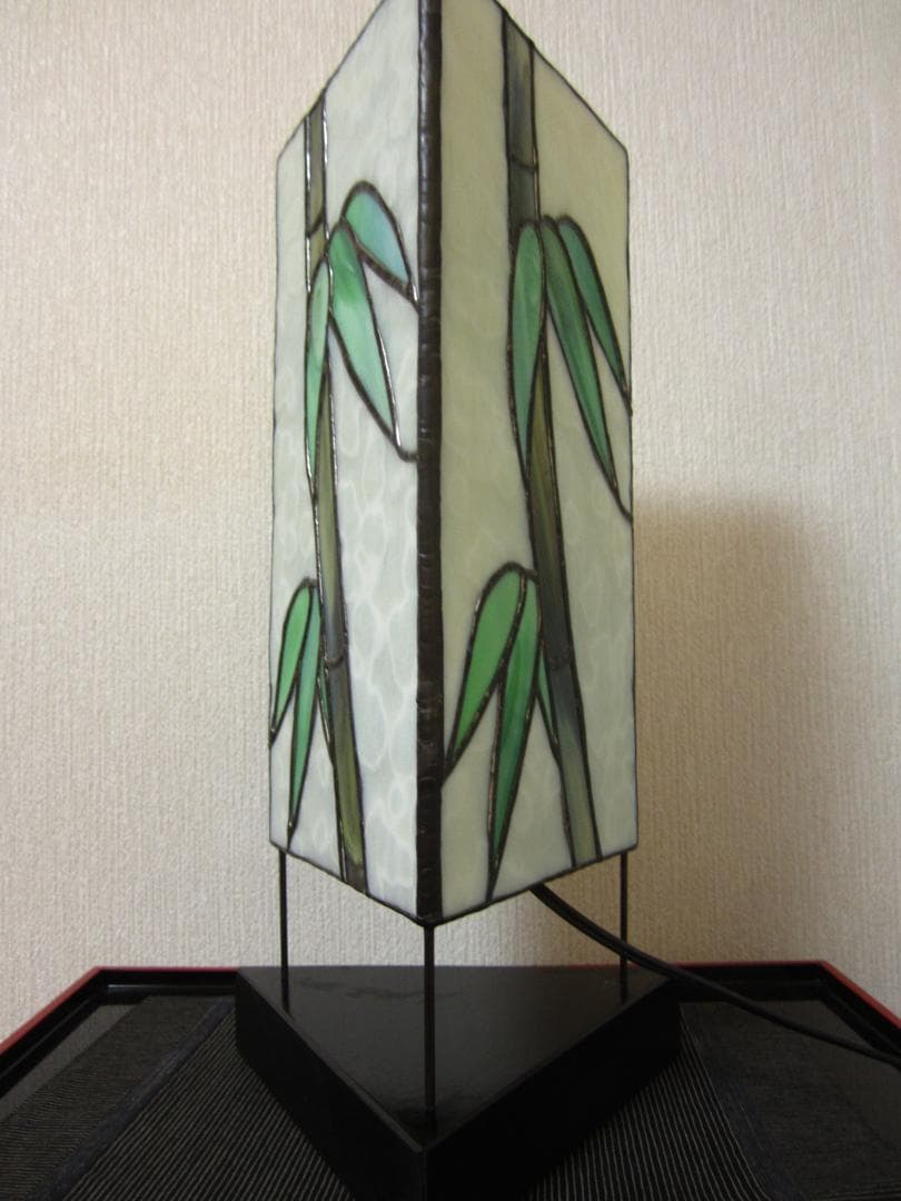 造形作家◆ステンドグラス ◆和風・三面に竹笹の柄のスタンドライト・照明器具