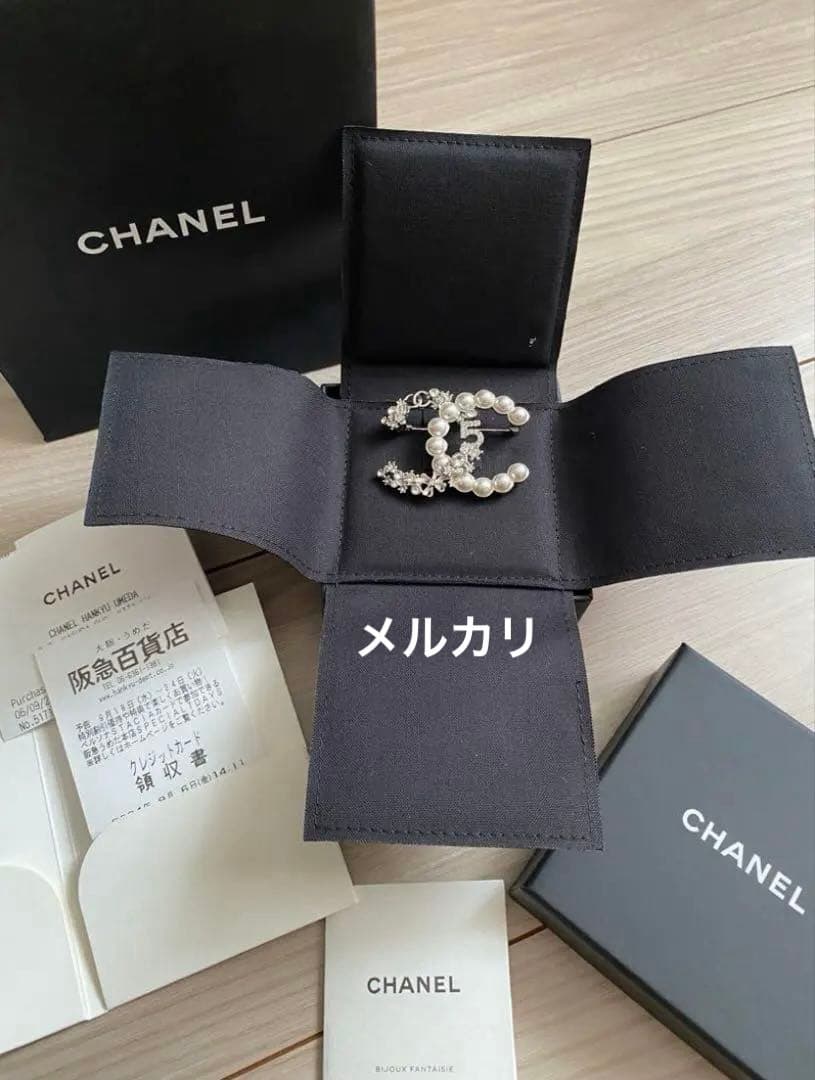 【新品未使用】国内正規品CHANEL ブローチ　Ccロゴ　no.5
