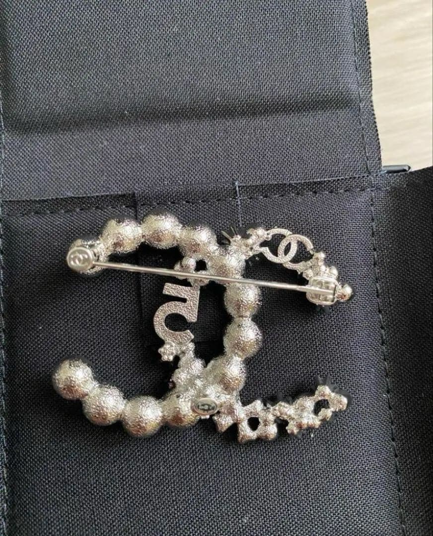【新品未使用】国内正規品CHANEL ブローチ　Ccロゴ　no.5