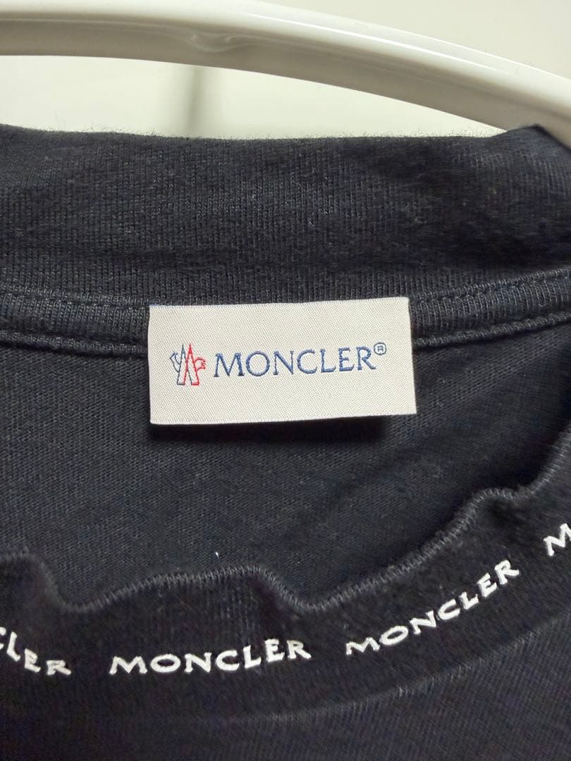 MONCLER ブラック クルーネック Tシャツ