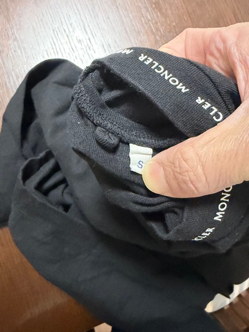 MONCLER ブラック クルーネック Tシャツ