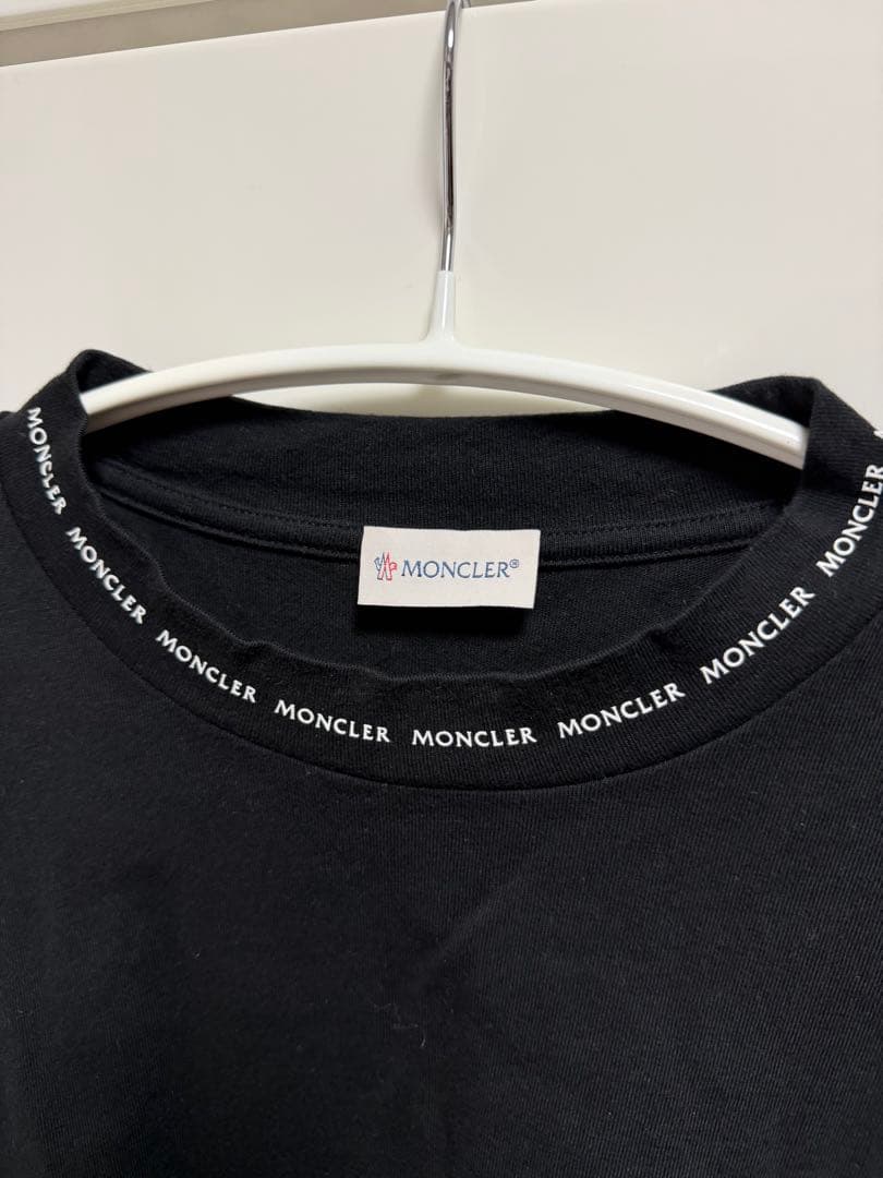 MONCLER ブラック クルーネック Tシャツ