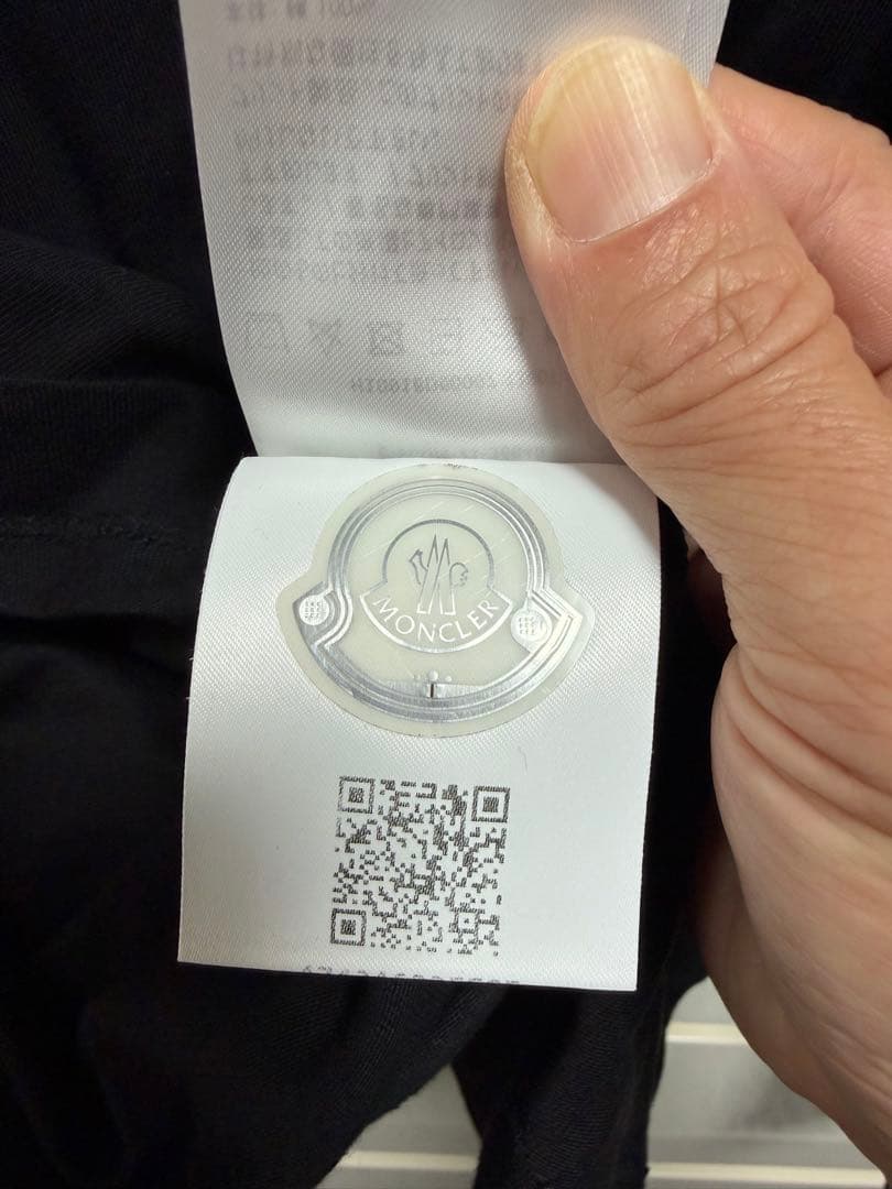 MONCLER ブラック クルーネック Tシャツ