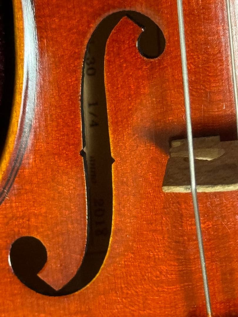 バイオリン 1/4 弓、肩当て、ケース付き