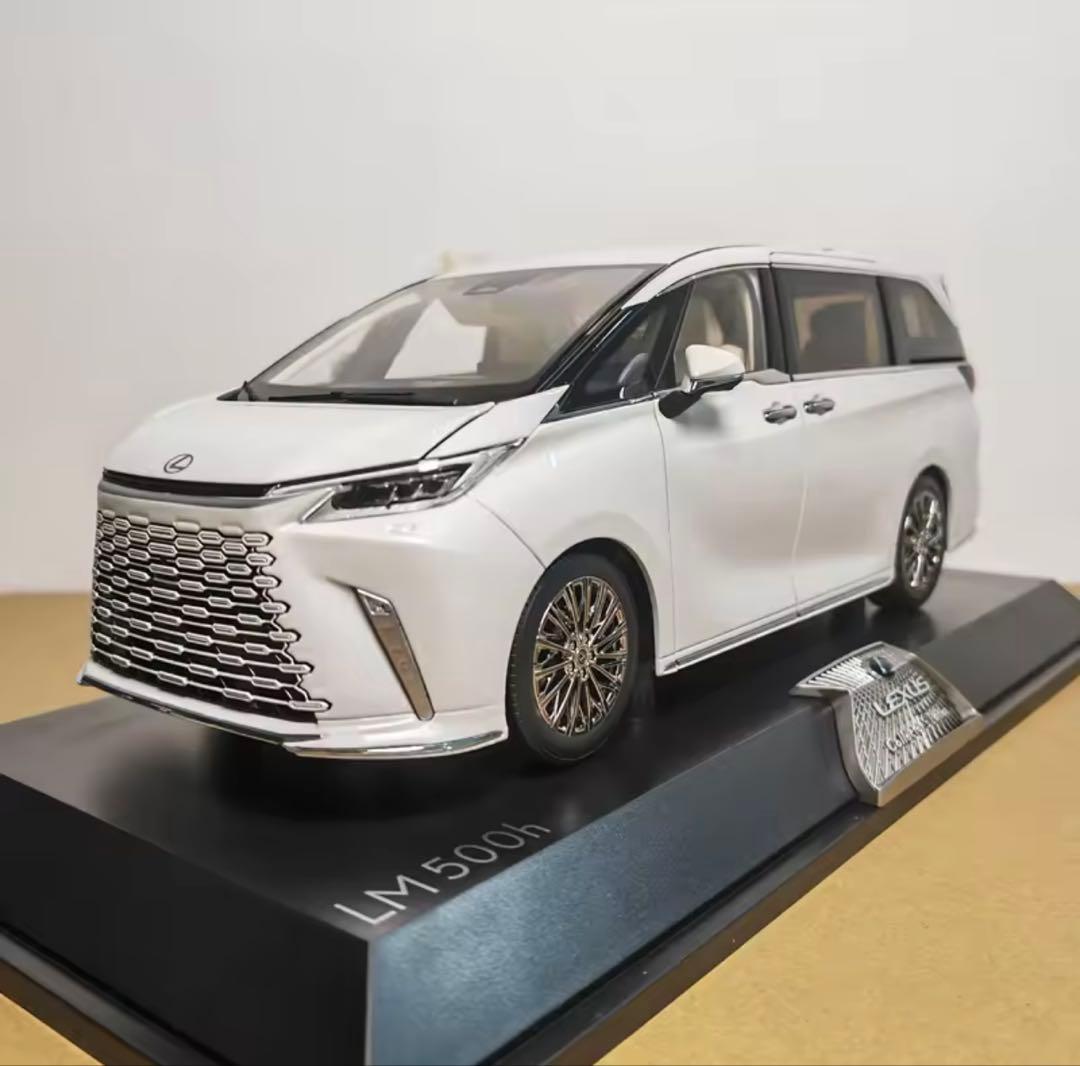 Lexus LM500h ホワイト 1/18スケールモデルミニカー