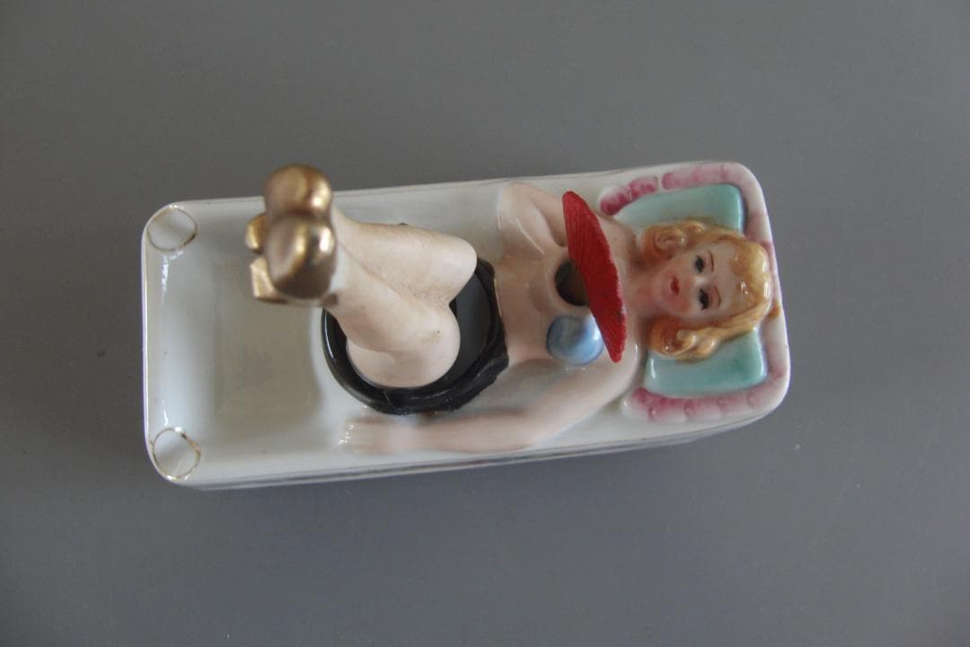 レア　５０’ｓヴィンテージピンナップガール灰皿