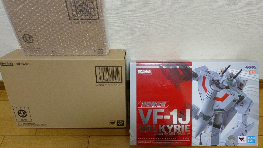 バンダイ VF-1J VALKYRIE 1/100