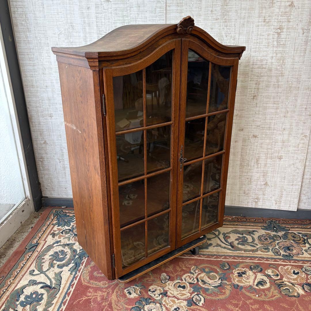 英国アンティーク 大型 木製サイドボード 窓枠風ガラスキャビネット 飾り棚