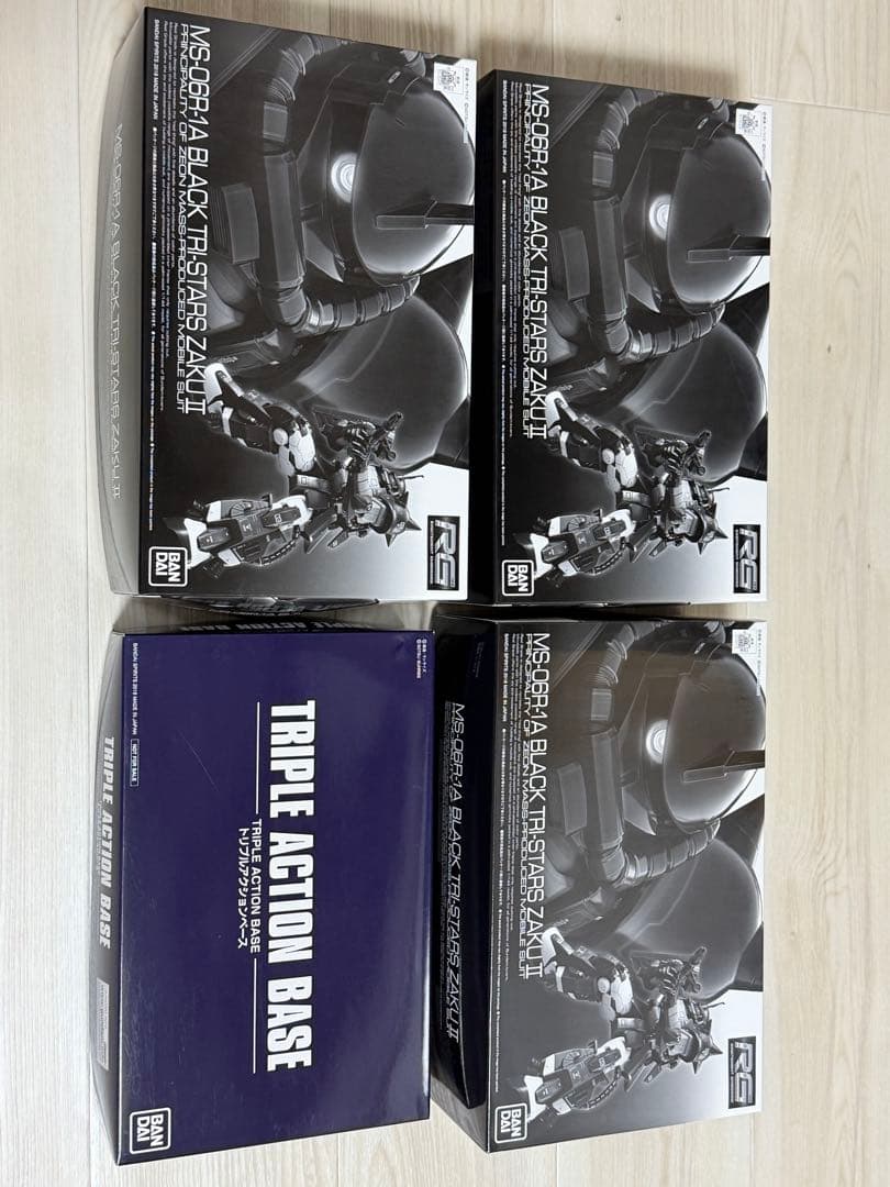 RG 黒い3連星ザクⅡ 3体セット➕トリプルアクションベース