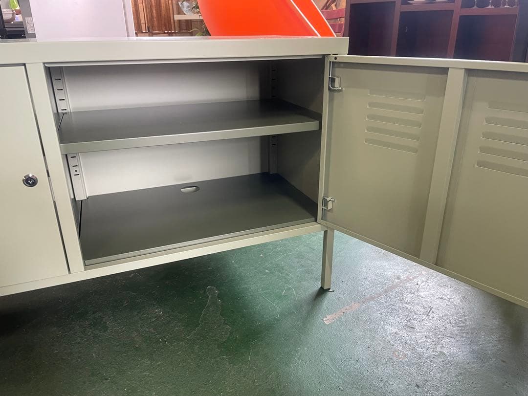 ツンドラ　　IKEA PS キャビネット　廃盤　モスグリーン