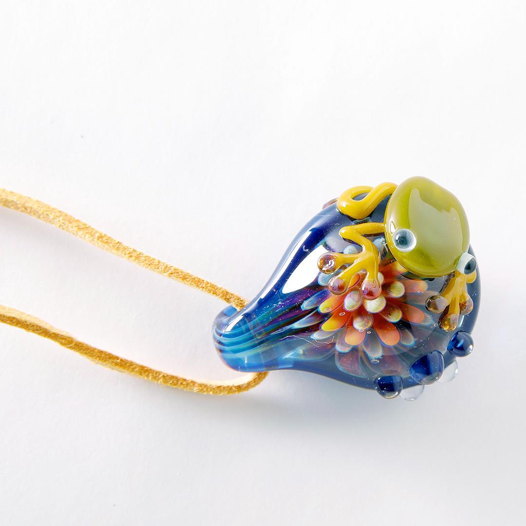 麻覇王mahao ペンダント ネックレス ガラス カエル 蓮花 A