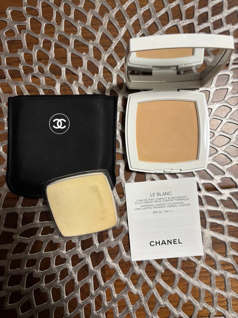 シャネル　ルブランコンパクトラディアンス　20ベージュ