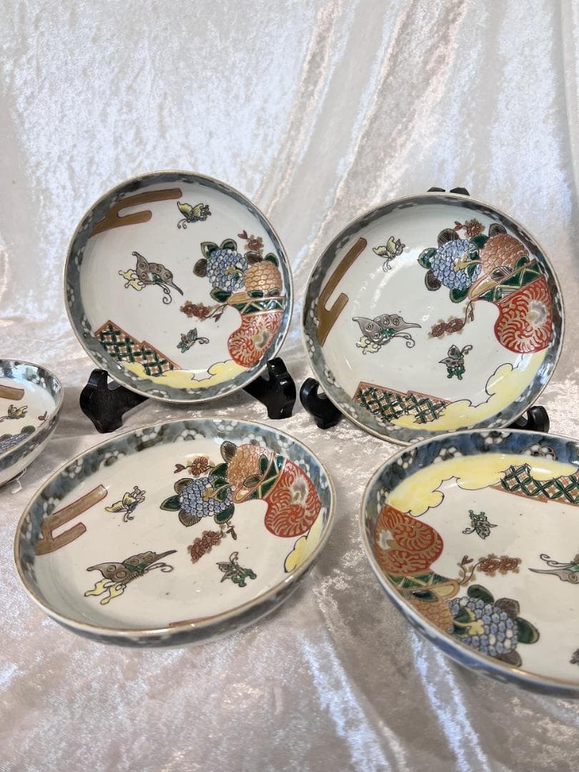 金彩色絵蝶と紫陽花紋５寸皿　伊万里焼　明治　５枚組