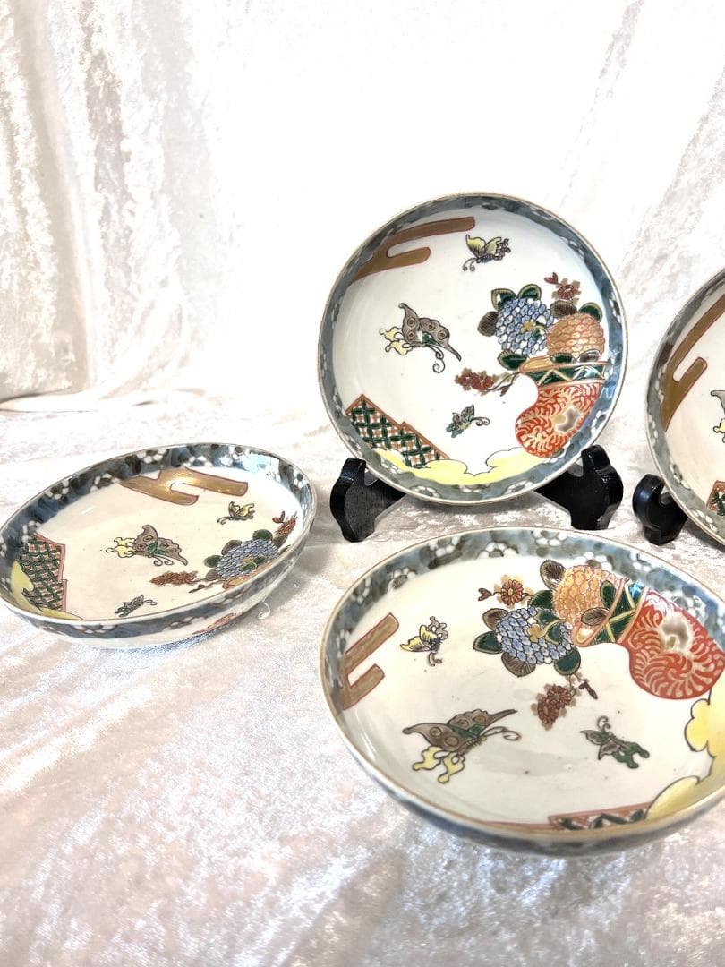 金彩色絵蝶と紫陽花紋５寸皿　伊万里焼　明治　５枚組