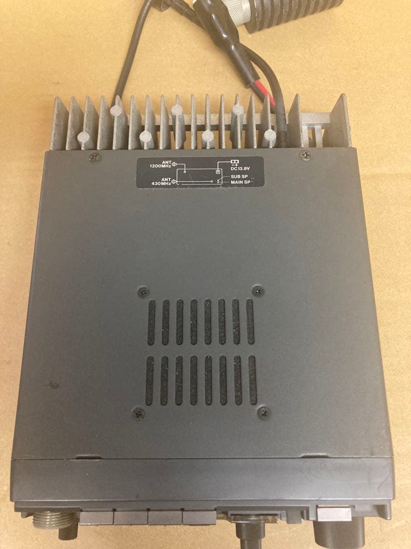 icom ＩＣ-2500 トランシーバー　ジャンク外部破損箇所あり