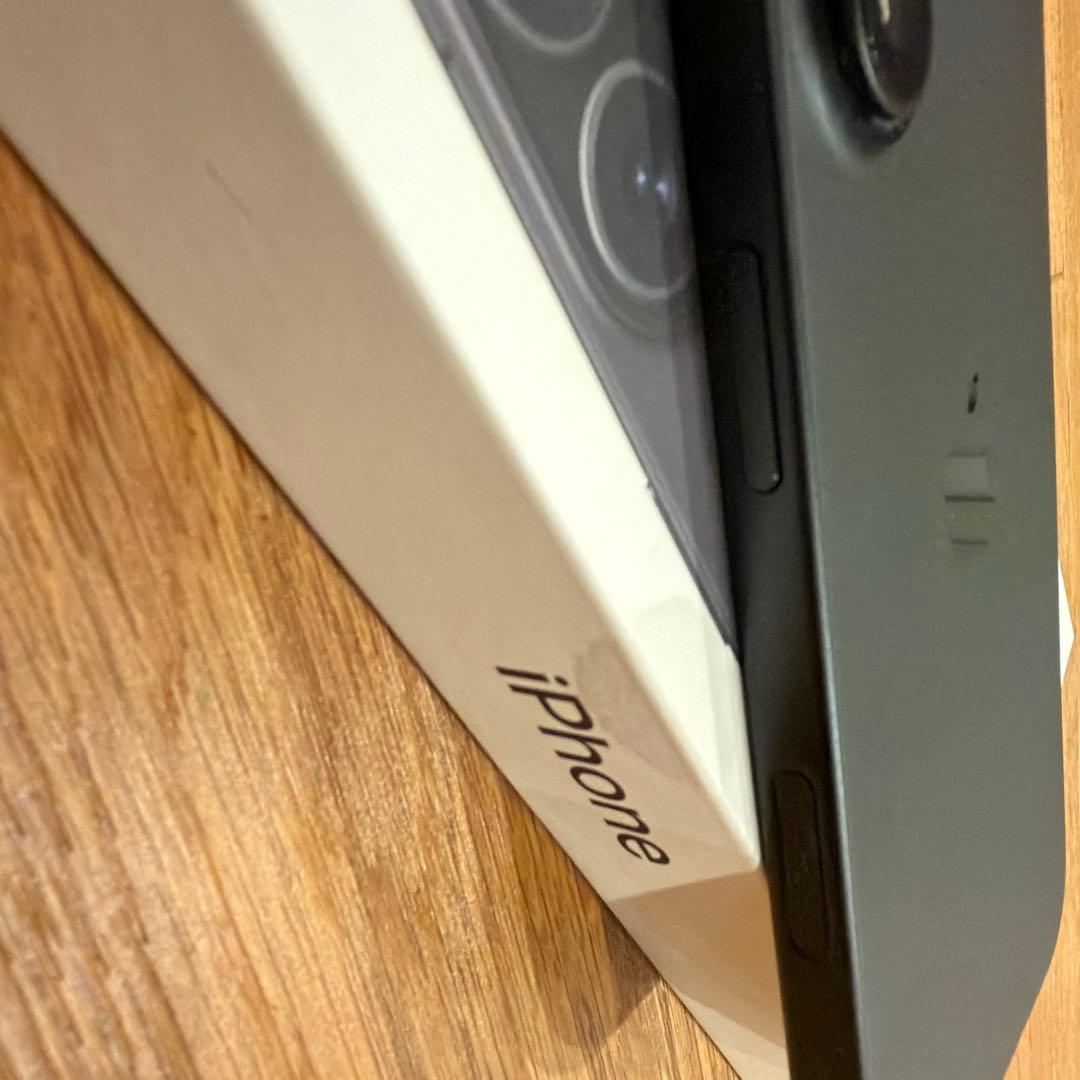 【ほぼ新品】Apple iPhone16 128gbブラック本体 SIMフリー