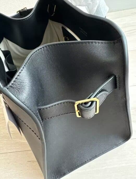 THE ROW クラシック ブラック レザーハンドバッグンドバッグ