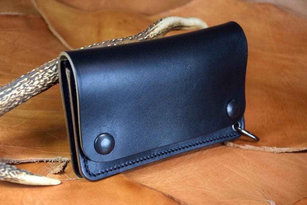 ホースバット　MARYAM社　トラッカーウォレット　ミドルサイズ　黒　茶芯