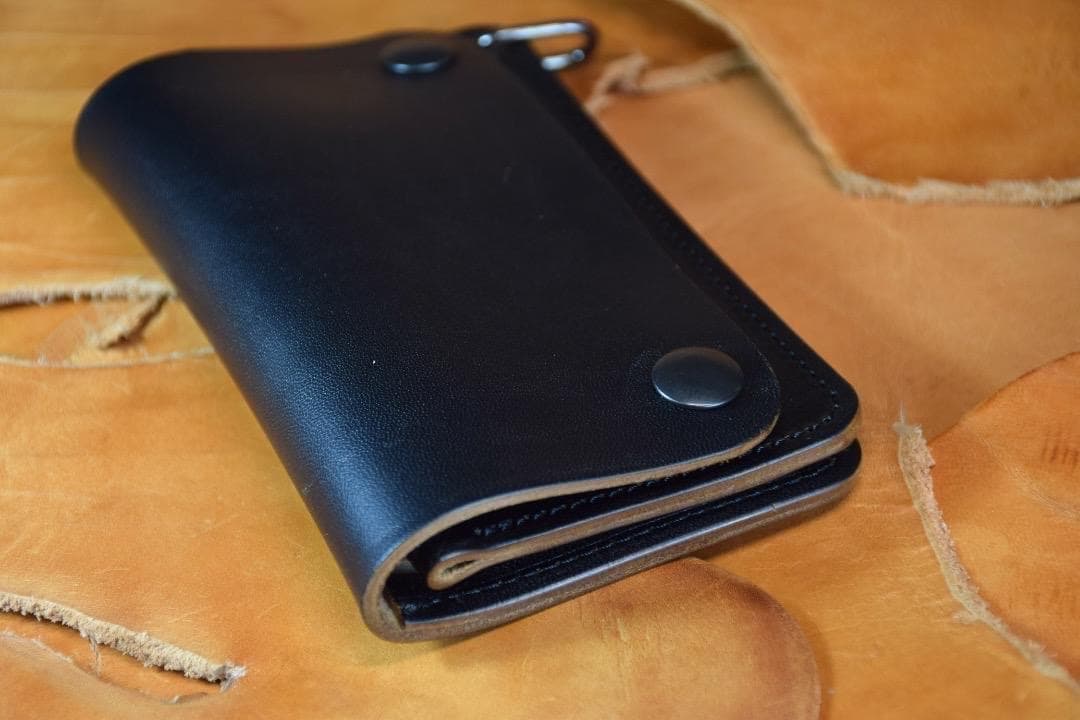 ホースバット　MARYAM社　トラッカーウォレット　ミドルサイズ　黒　茶芯