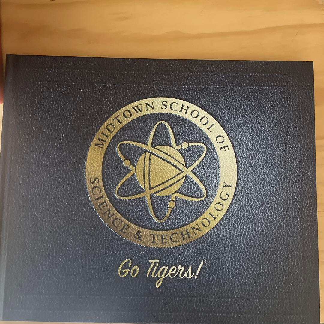 ホットトイズ　スパイダーマンホームカミングデラックス版　フィギュアとアートブック