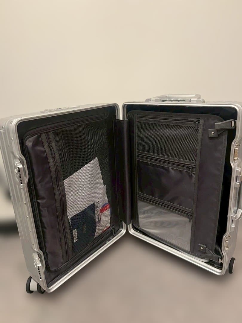 多機能キャリーケース【エナメルシルバーS】B27