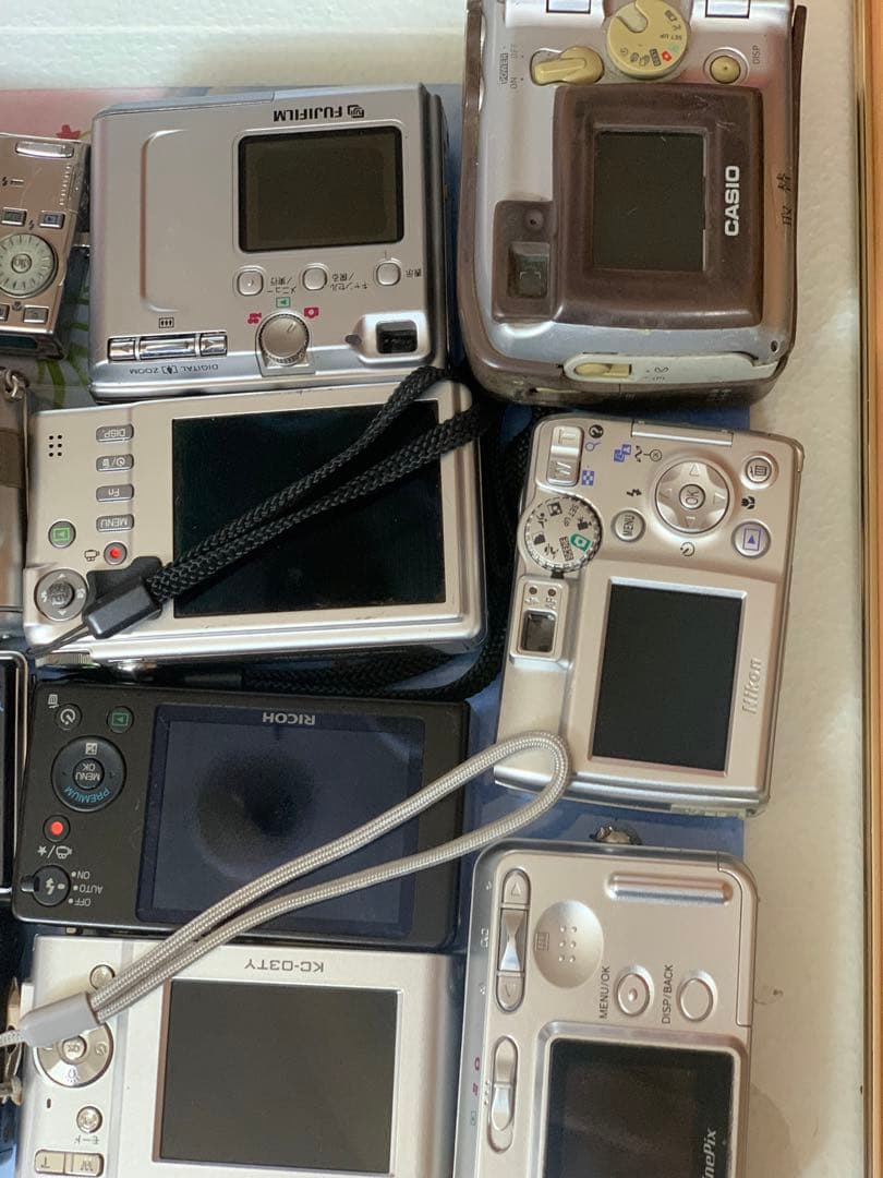 ニコン、オリンパス、リコー、ペンタックス、ファインピックスカメラ