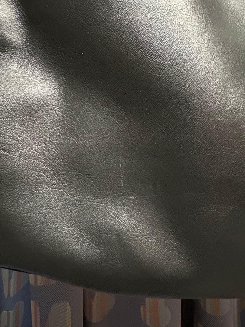 イアパピヨネ　スワローマチショルダーバッグ《本革/軽量》