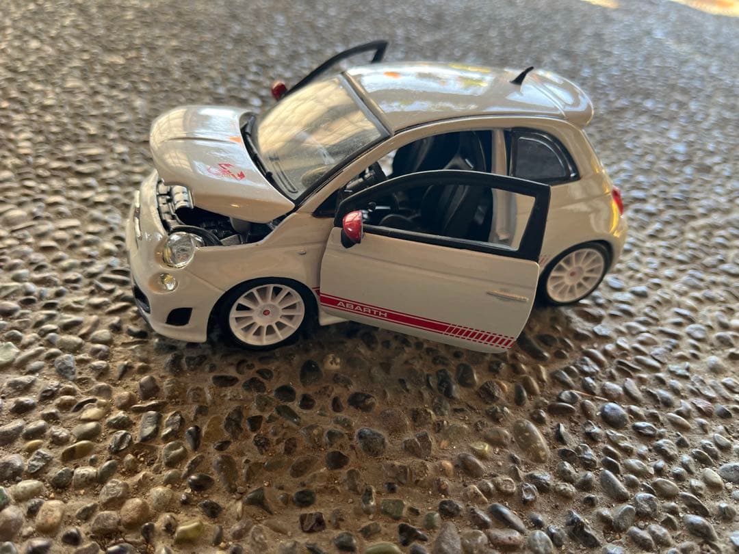 Bburago Abarth 500 ミニカー　1/24